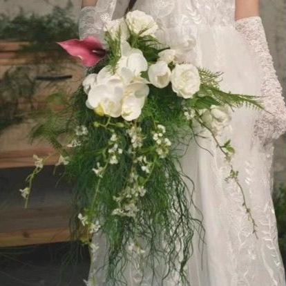 أسلوب طبيعي |   باقة شلالية |  - مراجعة Photography Wedding وسعره
